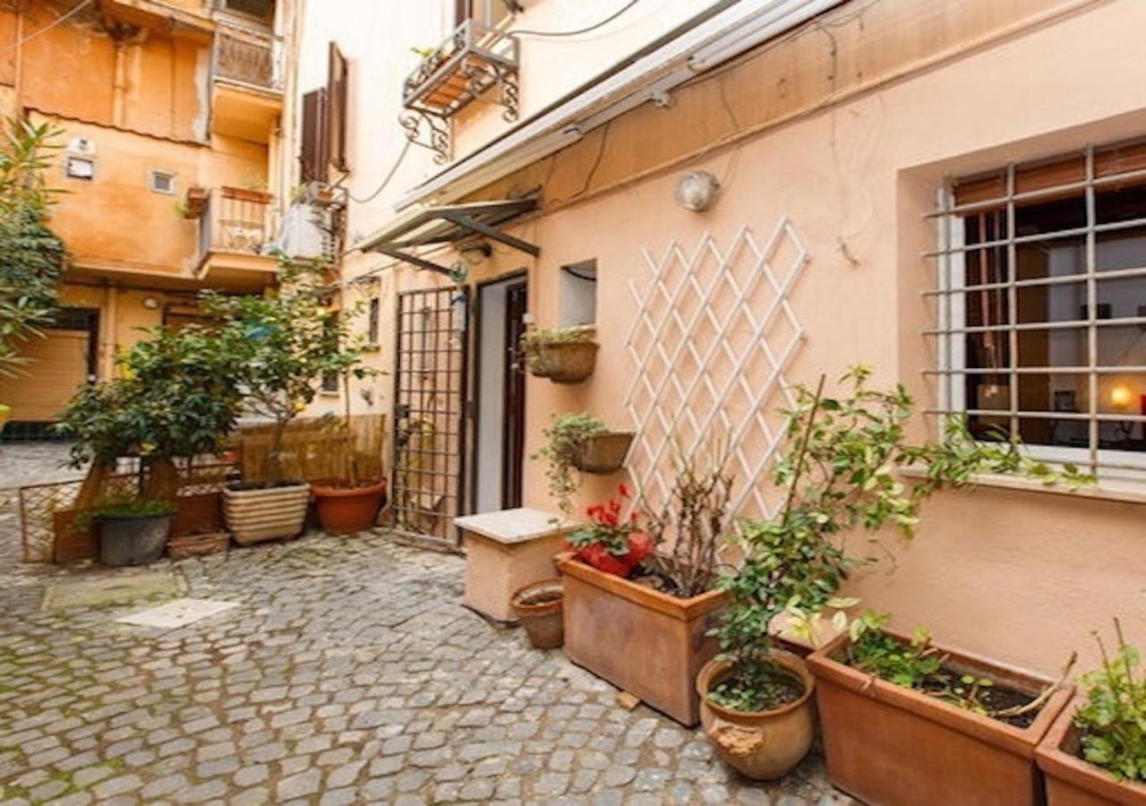 Independent With Garden Heart Of Trastevere John Cabot Рим Экстерьер фото
